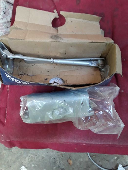 Держатель двери новый фирма RYOBI