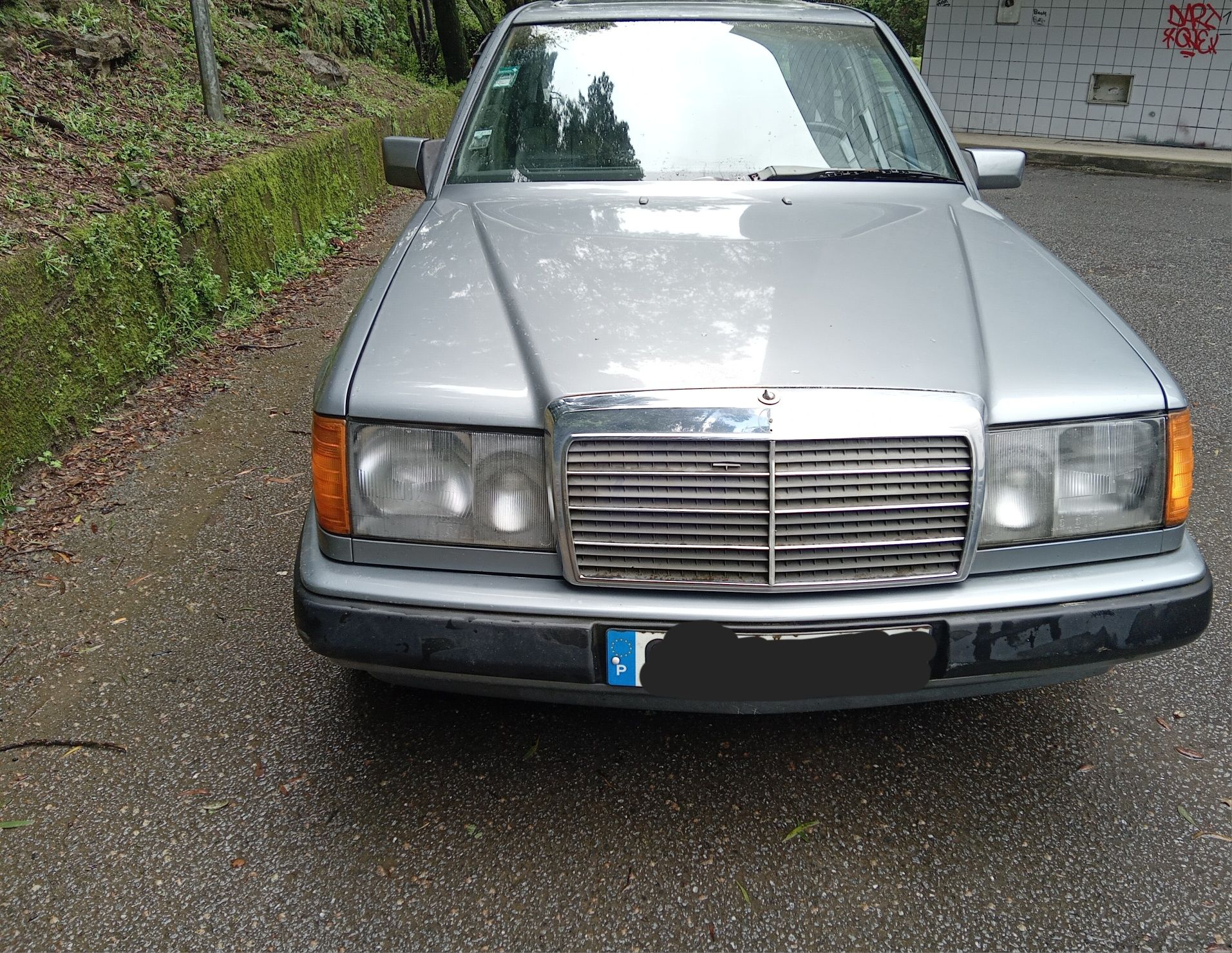 Mercedes-Benz  200D