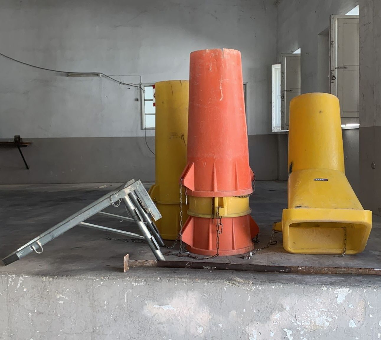 CONDUTAS, BETONEIRAS, ANDAIMES, contentores e carrinhas p/entulho