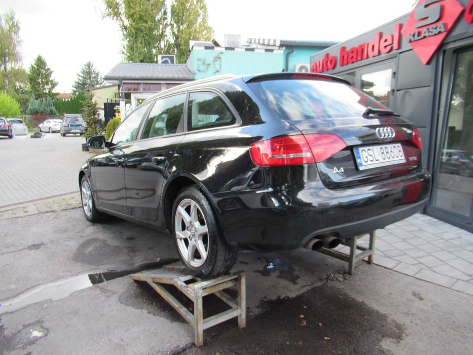Audi A4 b8 1.8 benzyna czarna 2011r piękna nowy rozrząd serwisowany