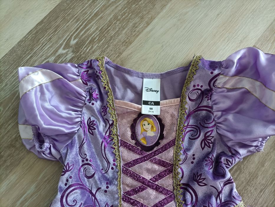 Vestido Rapunzel e vestido branca de neve