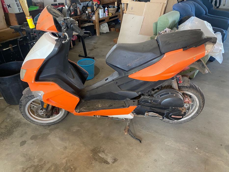 Mota 50 cc matrícula Amarela