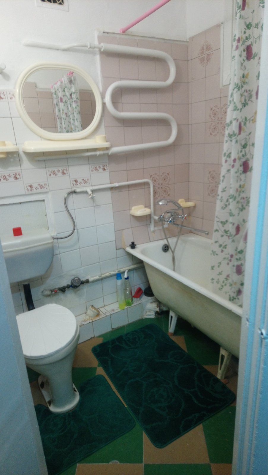 Сдается квартира в районе 6й больницы.