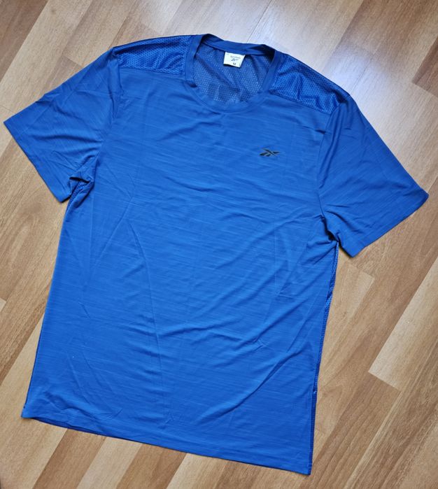 Продам футболку для бега , занятием спортом Reebok.
