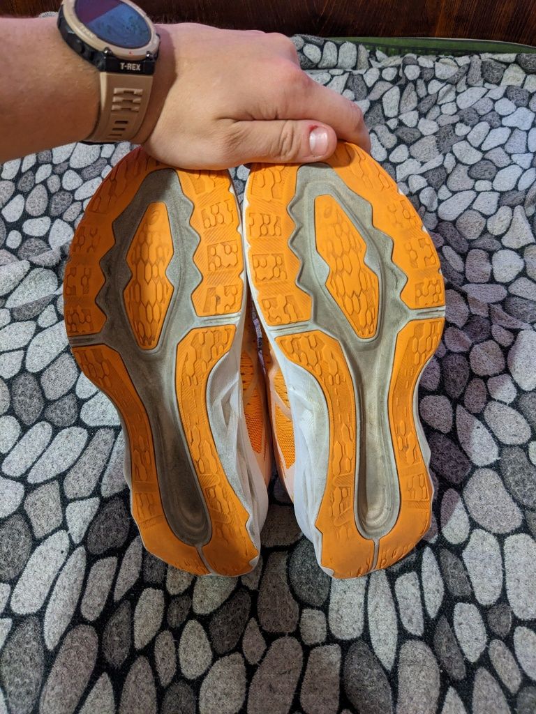 Продам кросівки Asics