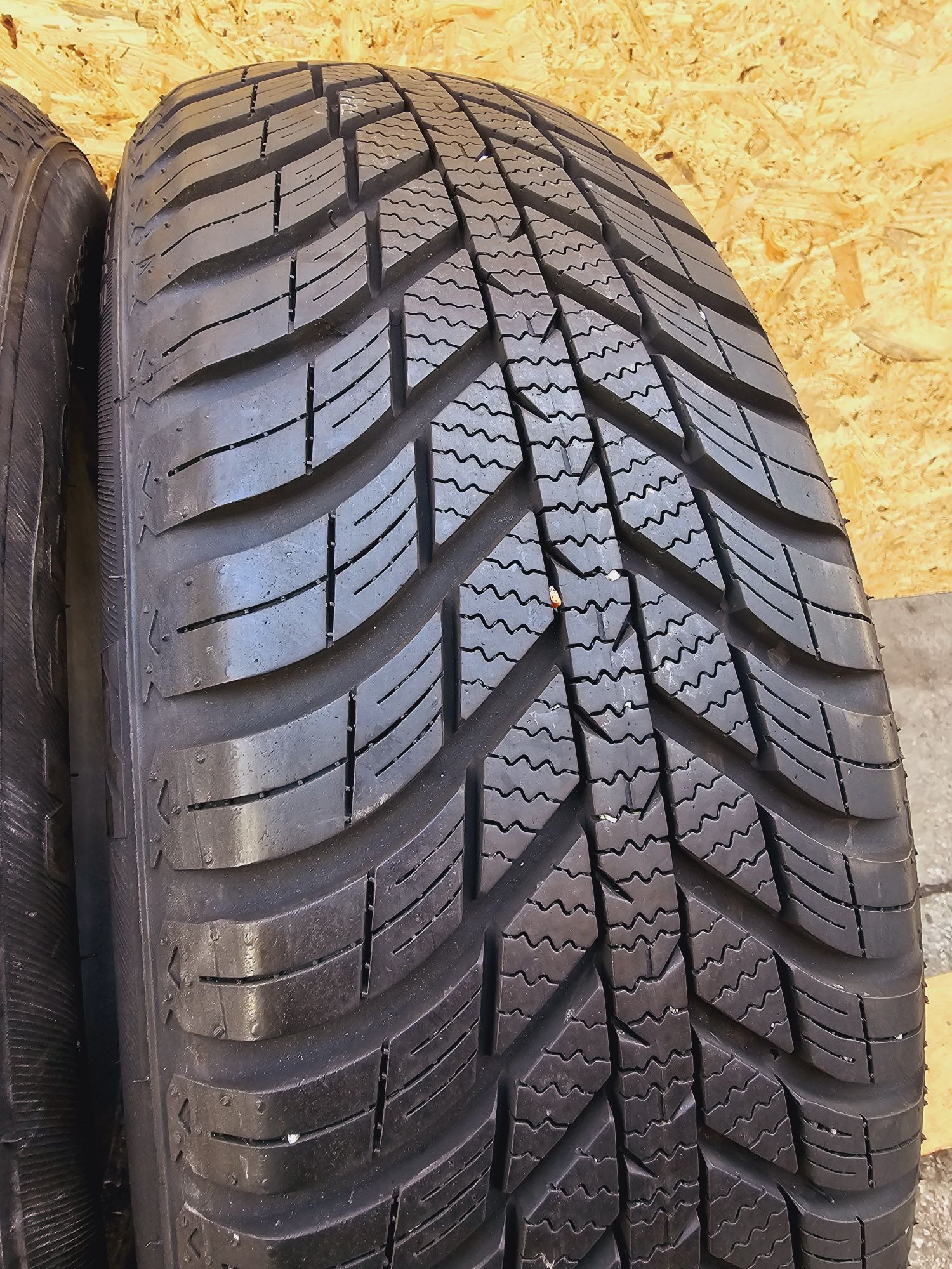 Jak Nowe!! 8mm. 185/65 r15 Nexen N Blue 4Season. 3518