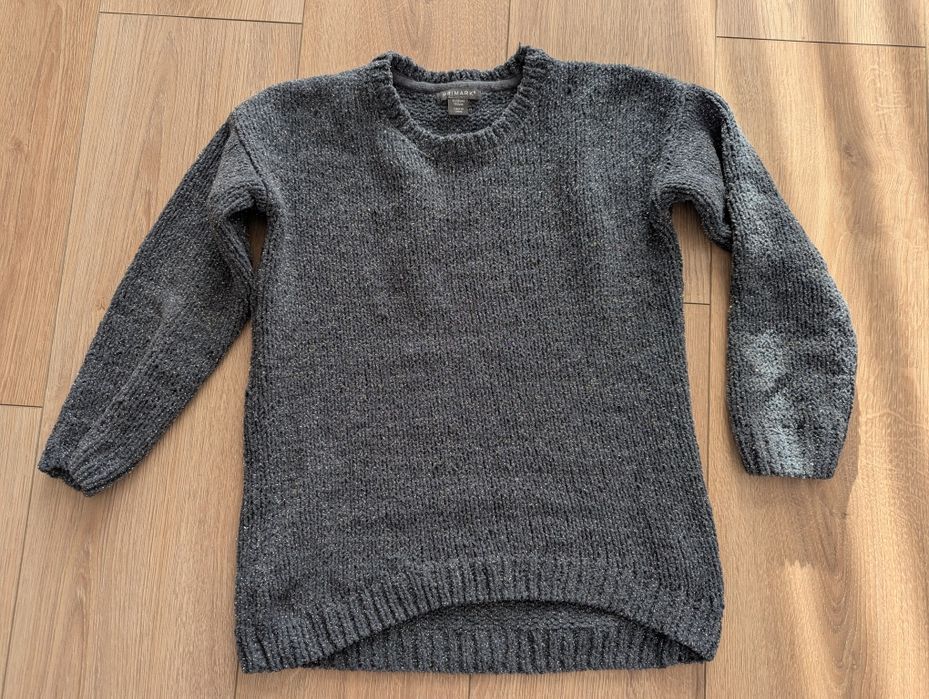 Sweterek ze srebrną nitką