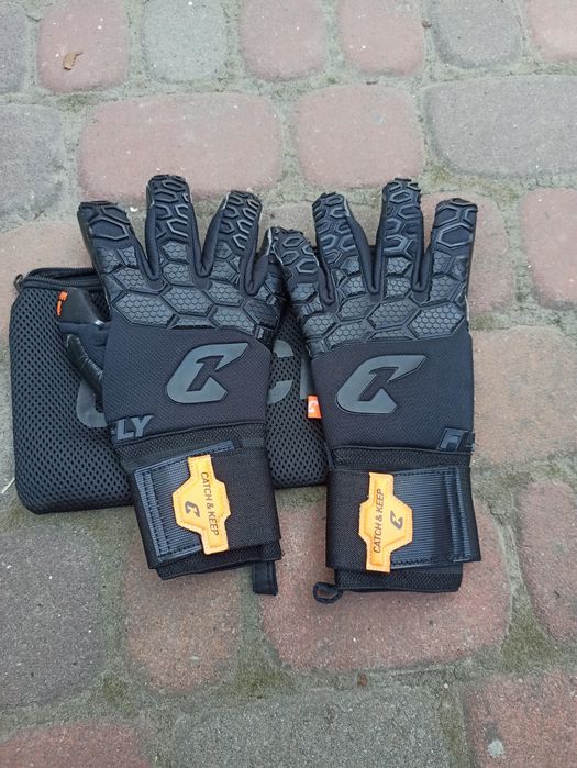 Футбольні перчатки нові