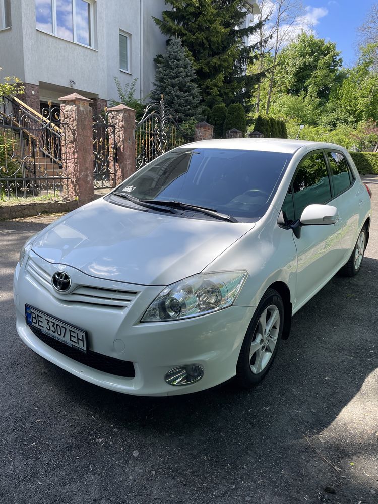 Продам TOYOTA  AURIS 2012!