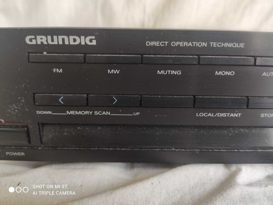 Цифровой тюнер GRUNDIG в отличном состоянии.
