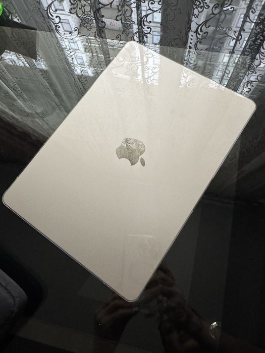 Продам MacBook Air M2 2022