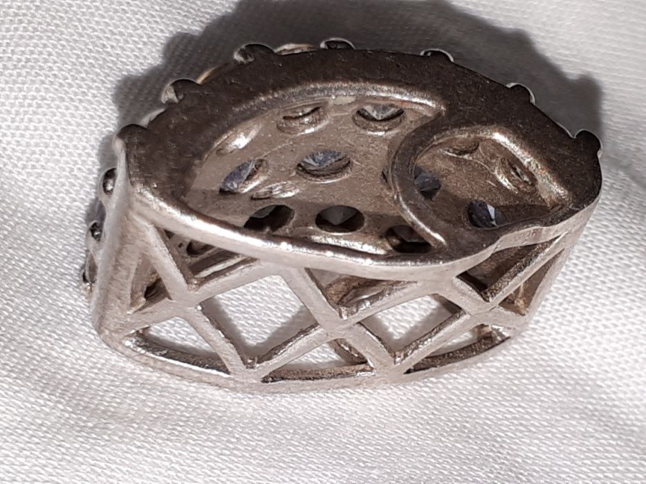 Srebrna zawieszka z cyrkonia