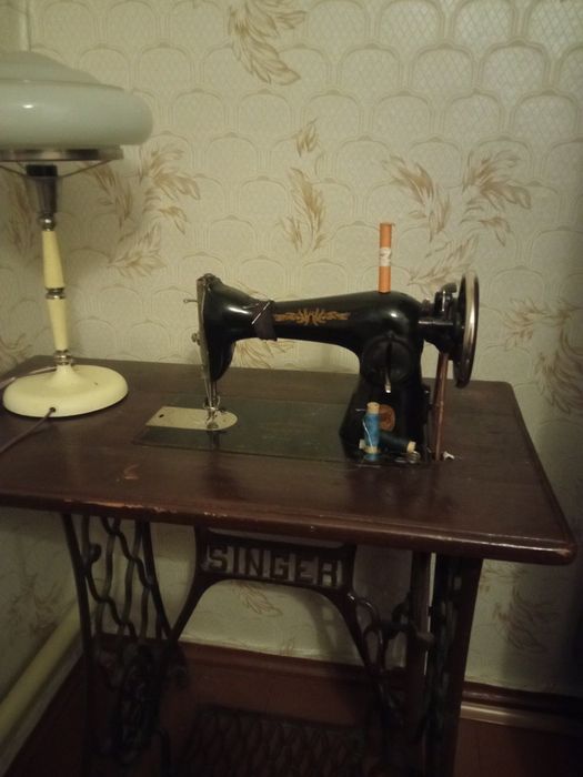 Швейна машинка ножна