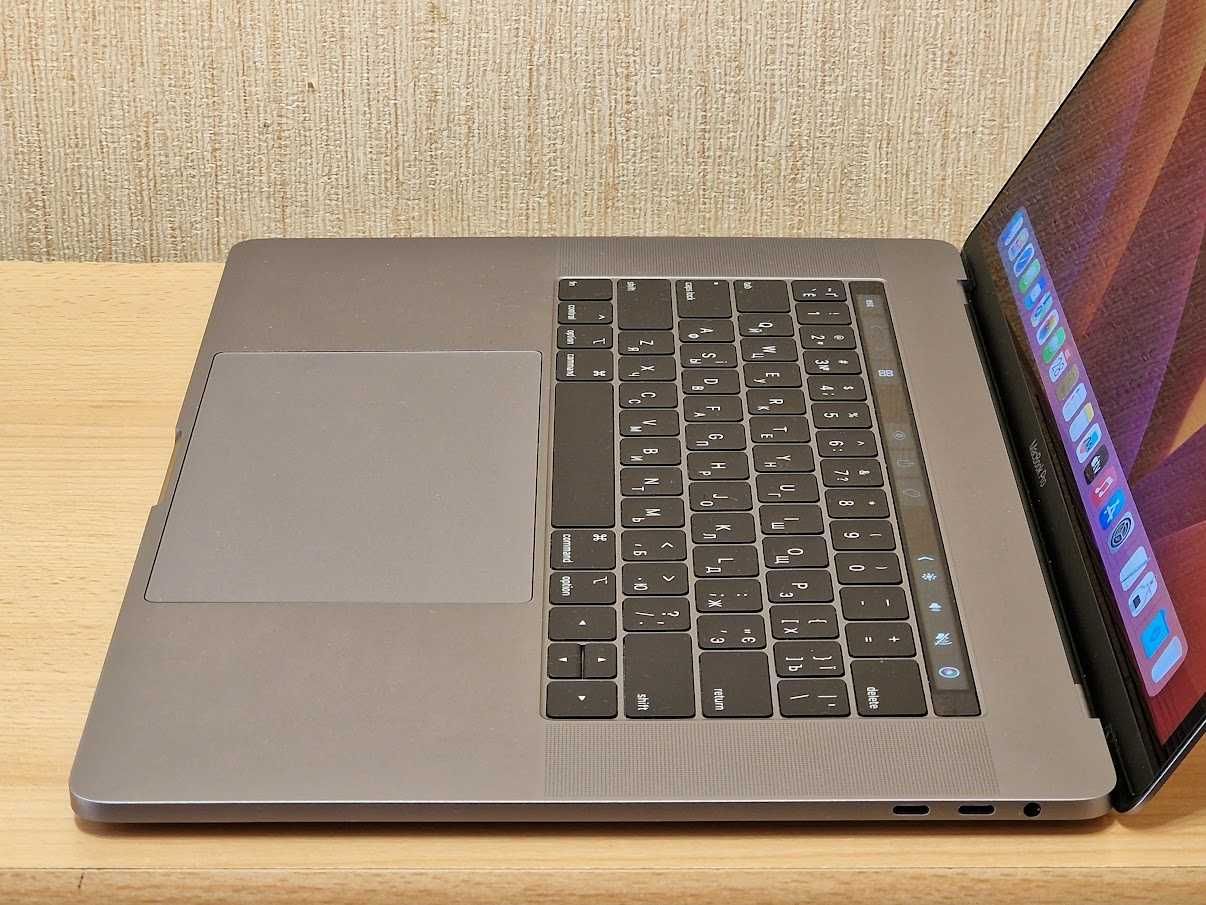Apple MacBook Pro 15,4 AMD Radeon Pro 560X(4Gb) Corei7 RAM16 SSD1000Gb