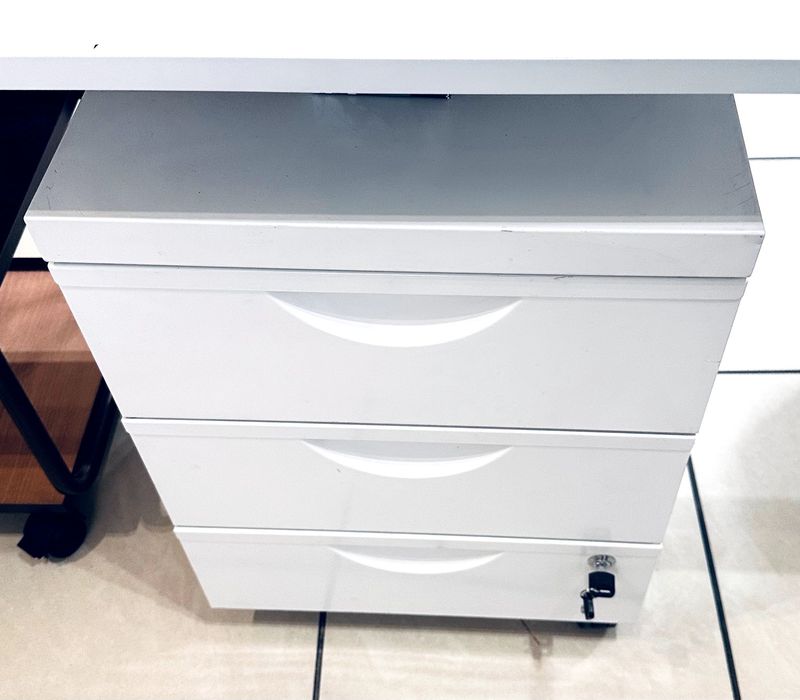 Kontenerek na kółkach, zamykany na klucz IKEA ERIK Metalowy 3 szuflady