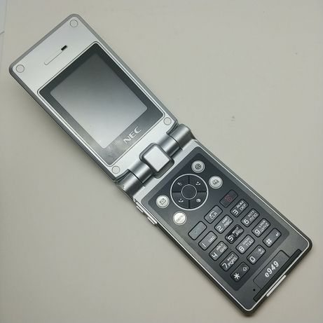 Винтажный мобильный телефон NEC e949