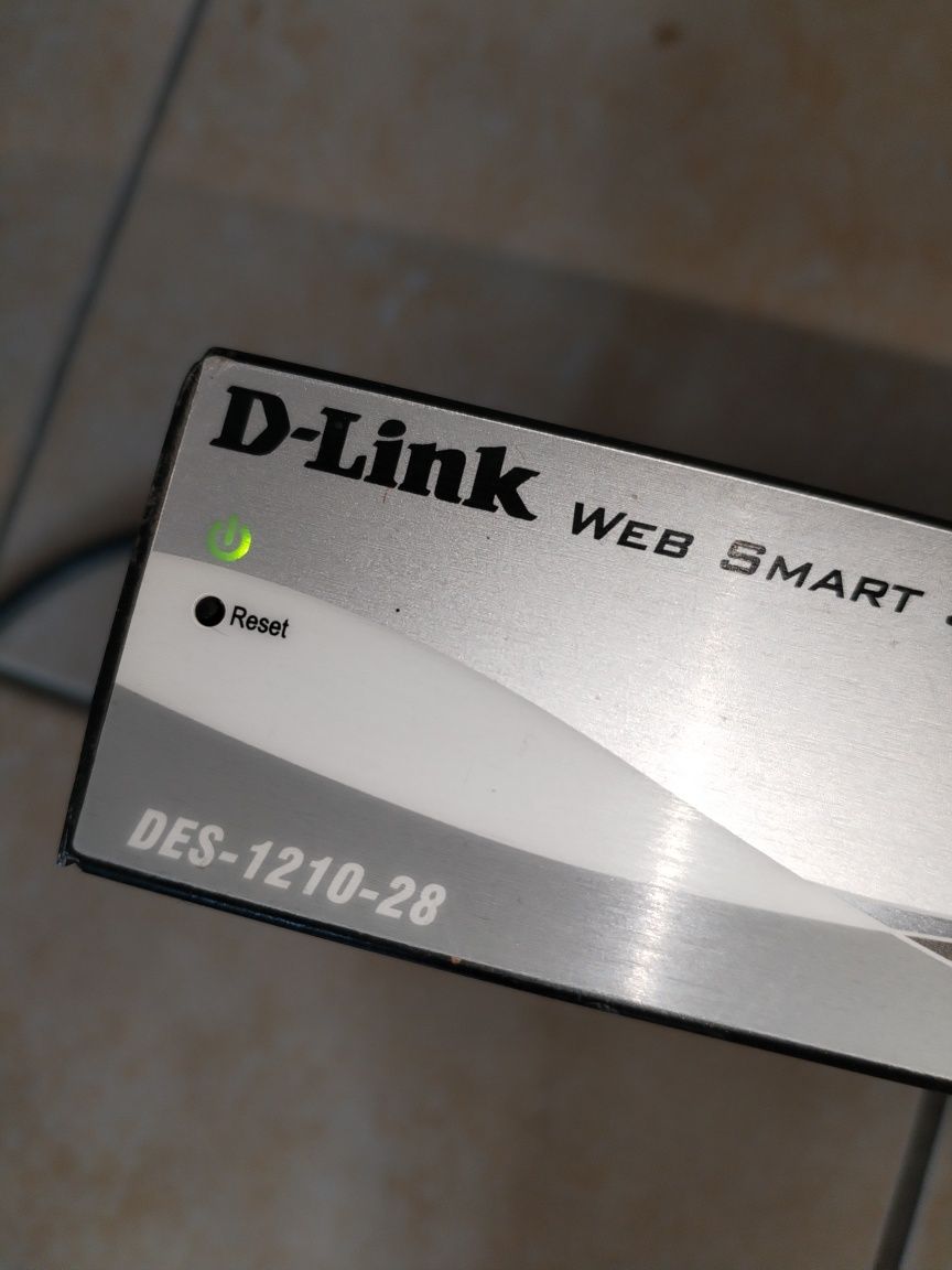 /Свіч / Switch /Комутатор D-Link DES 1210 28