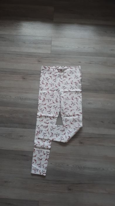 Białe rurki z wysokim stanem XL