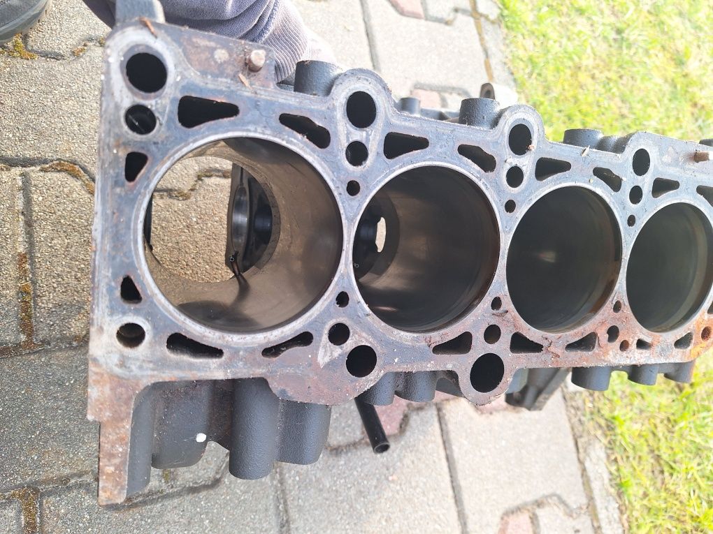 Blok dół silnka Audi A4 B7 2.0 tfsi BGB 06F103021D