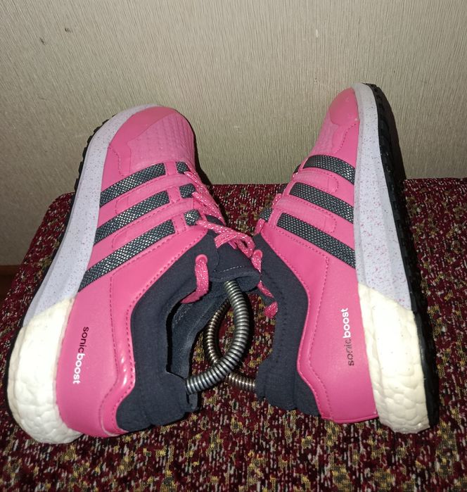 Кросівки фірми Adidas 38 розміру