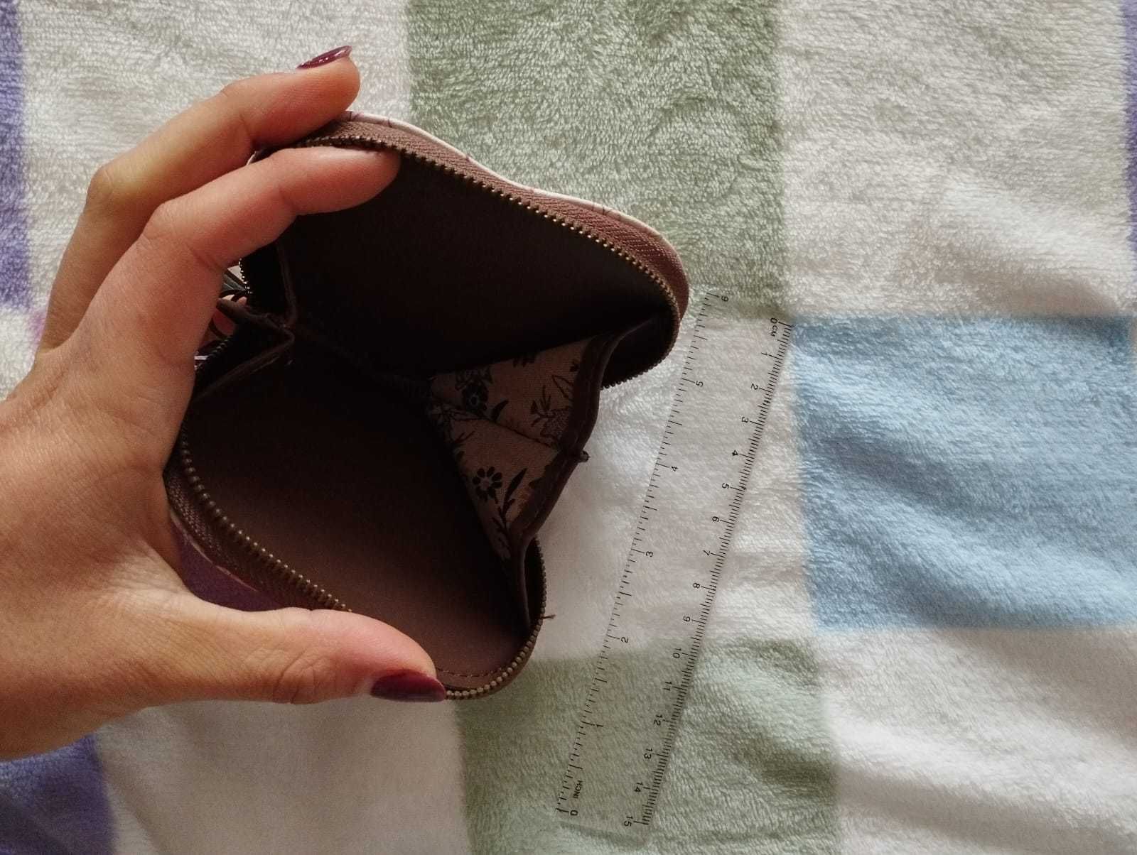 Porta-moedas em formato de coração