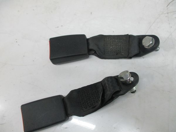 Encaixe de cinto trás direito FORD Ka (RU8)