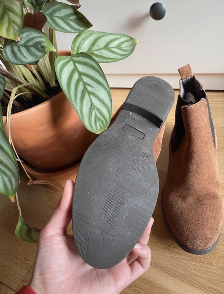 Botas castanhas curtas