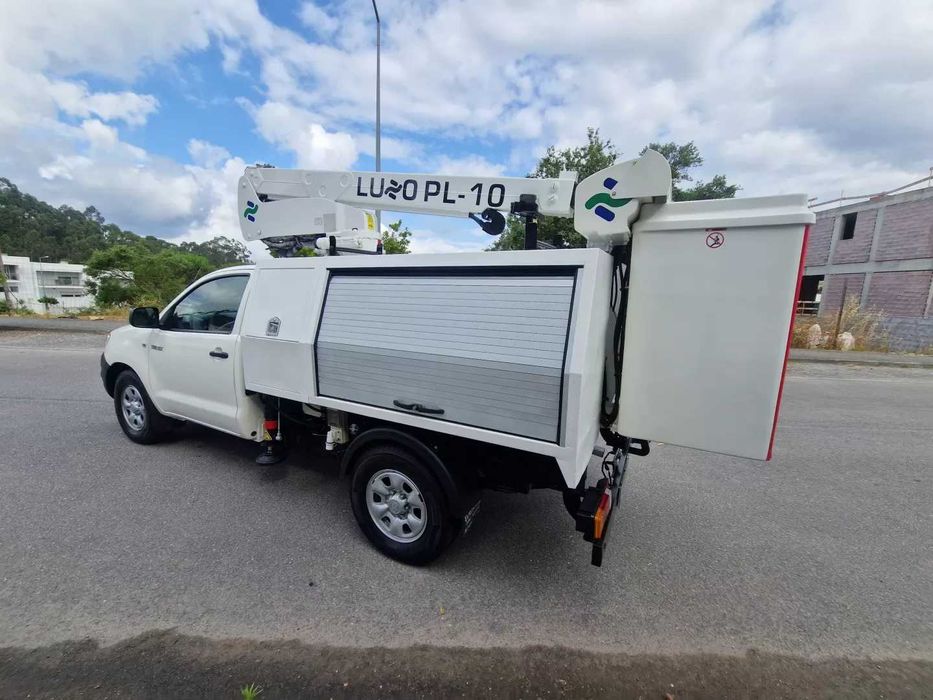 Toyota Hilux 2.5 D4-D 4x4 *Grua*