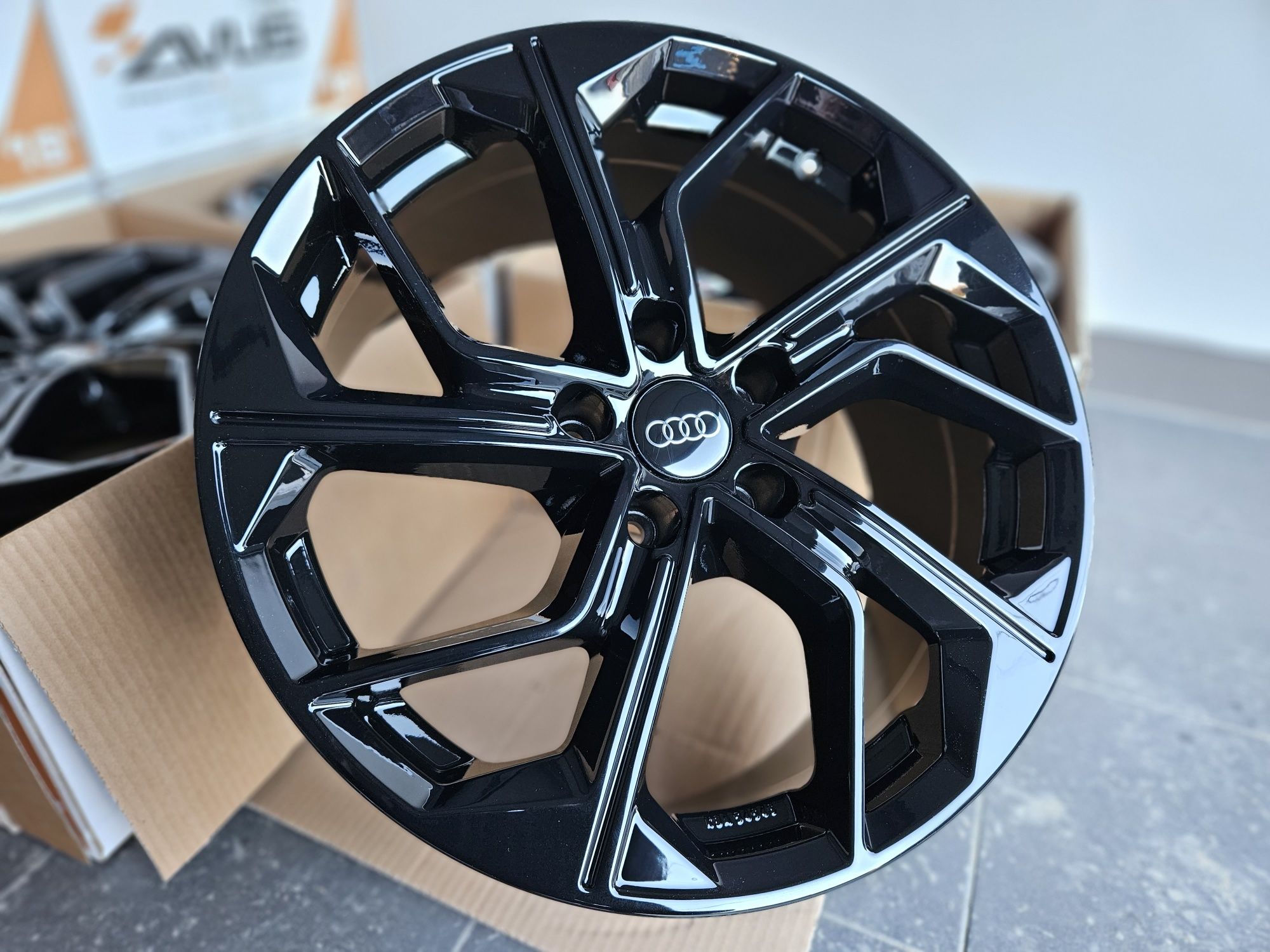 Audi 18 Nowe 5x112 Q3 Q5  A4 B6 B7 B8 B9 A5 B10 A6 C6 C7 Felgi Czarne