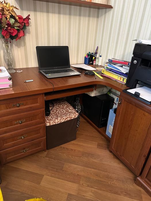 Стіл письмовий кутовий