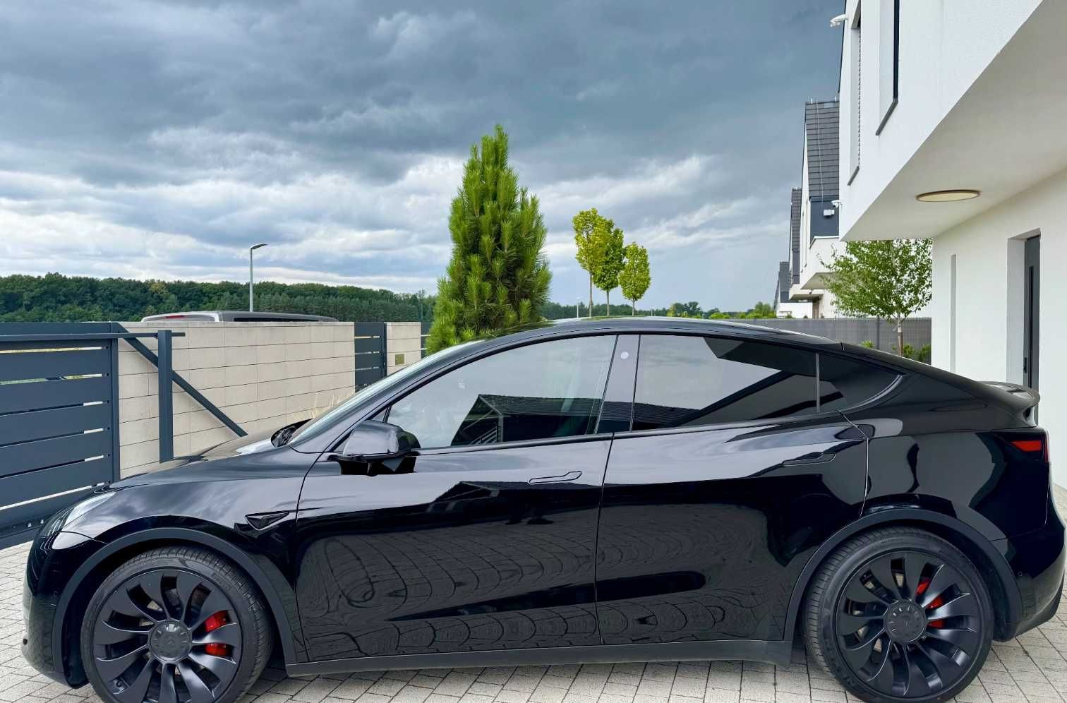 Tesla model Y Performance 2023