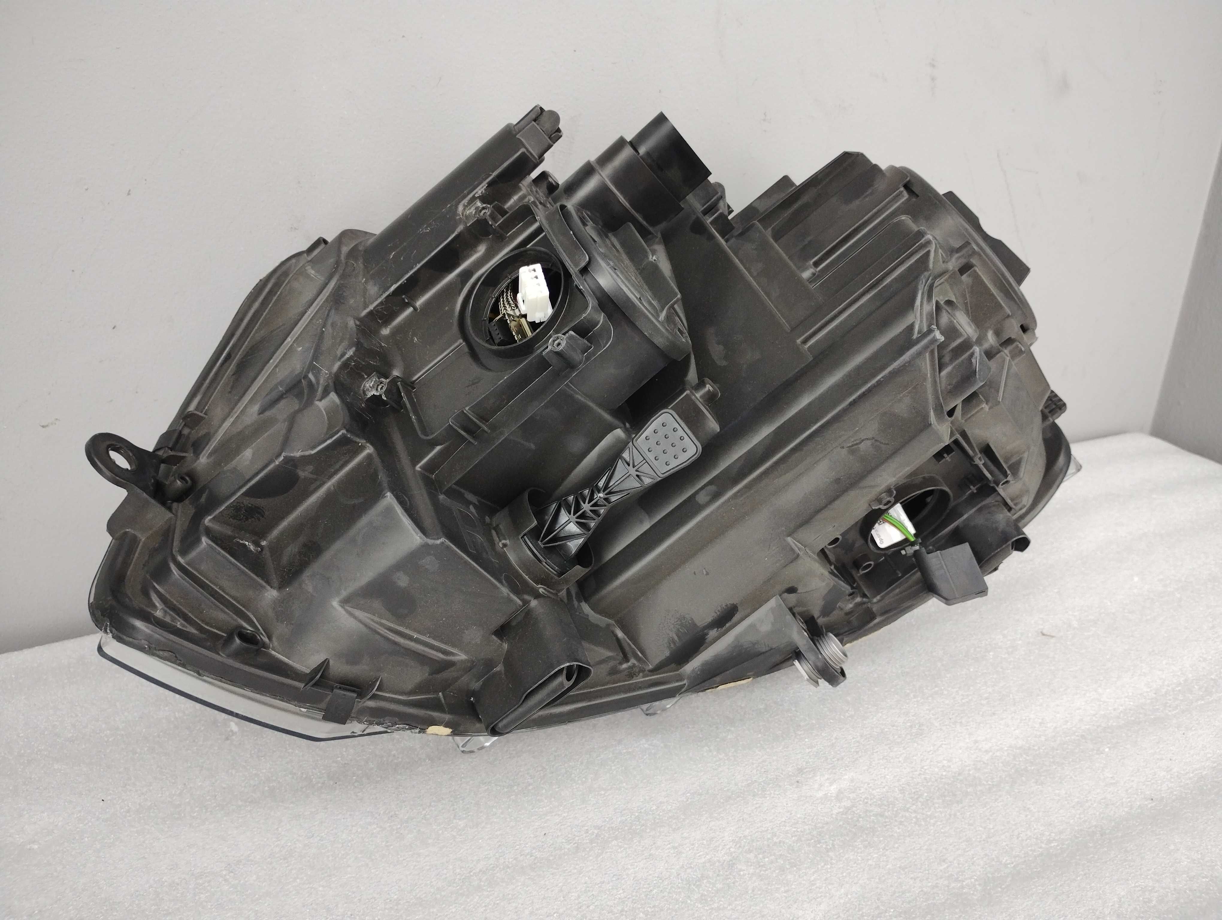 Lampa Reflektor Prawy VW T5 Lift Caravelle XENON DRL EU! NOWA!