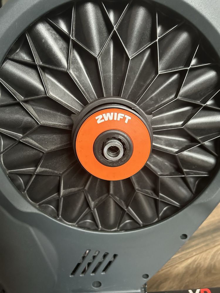 Trenażer interaktywny Elite Direto XR-T + Zwift COG