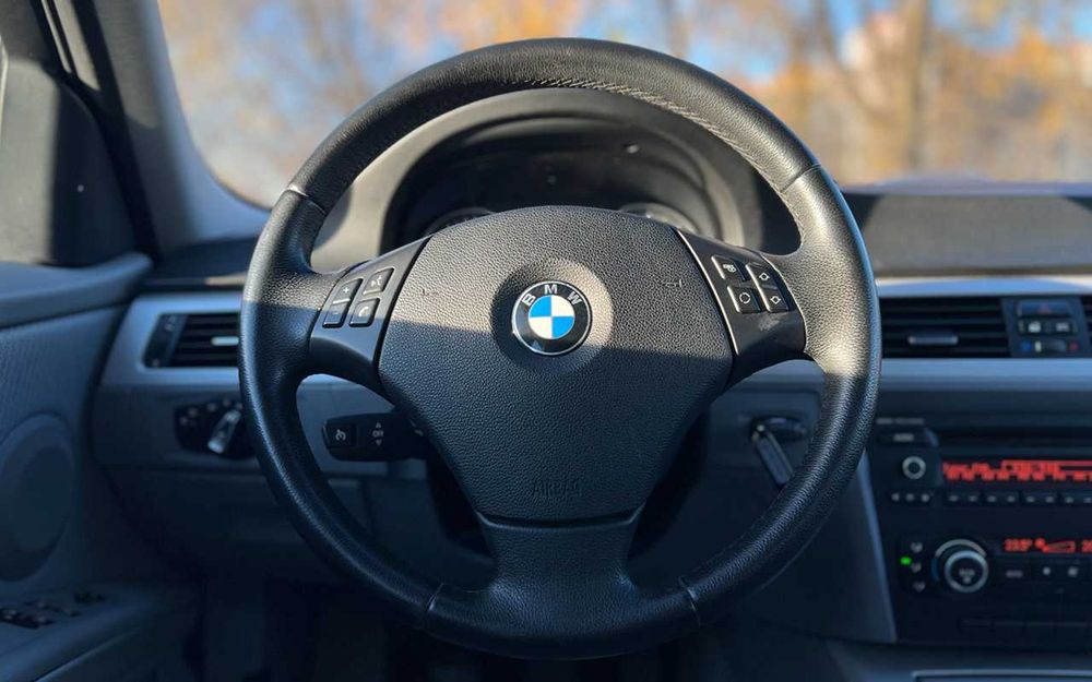 BMW 320 I 2010 рік