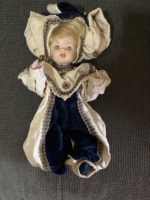 Boneca de porcelana de coleção