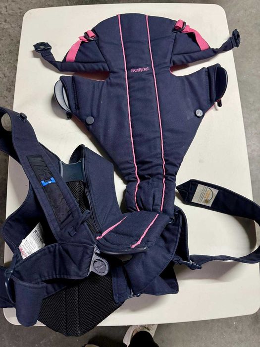 Marsúpio Baby Bjorn Azul com Riscas Rosa