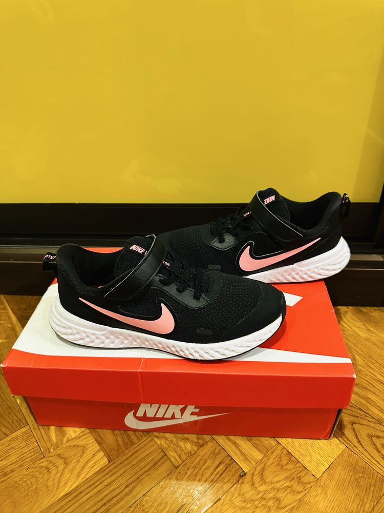Кроссовки Nike Revolution размер 34