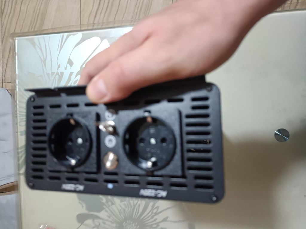Інвертор Datouboss ZGR-03 24V 2000W