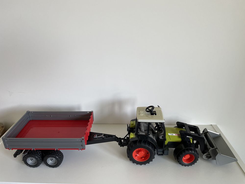 Bruder traktor Claas Nectus +przyczepa