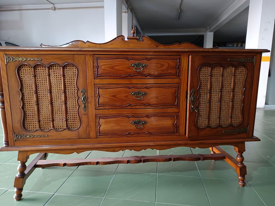 Aparador antigo em Madeira Maciça