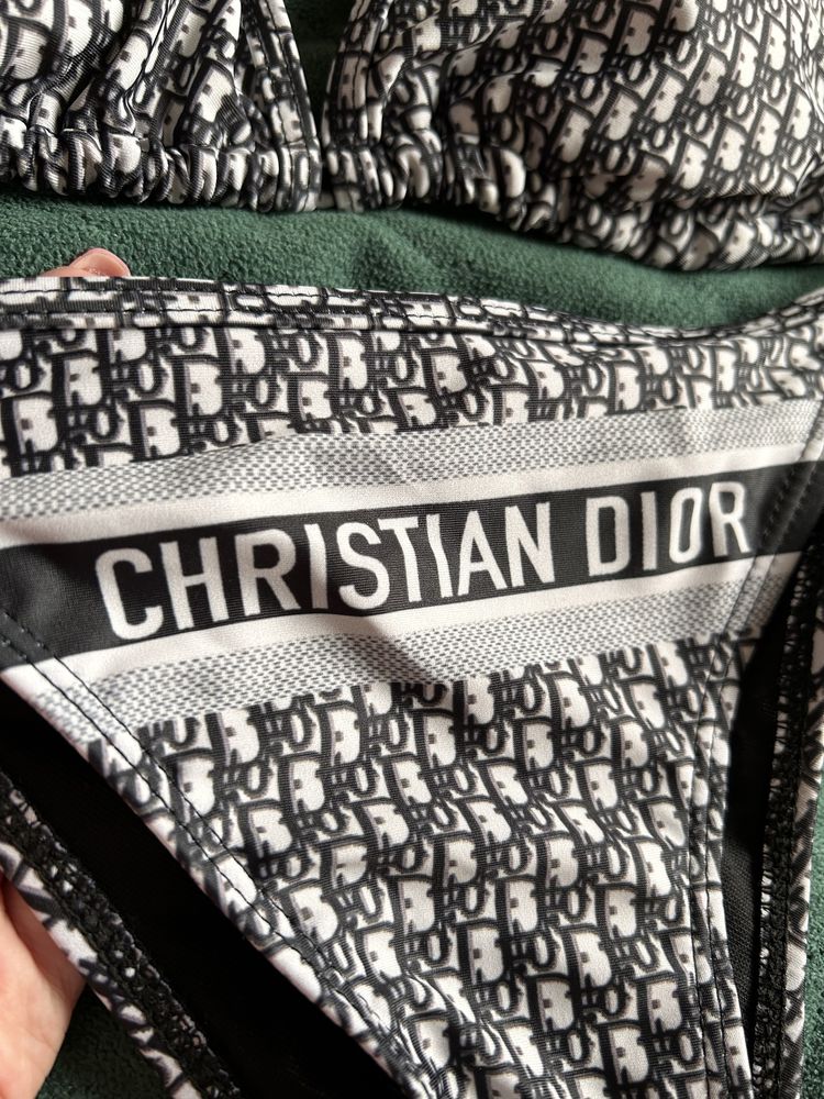 Śliczny stroj kapielowy Christian Dior