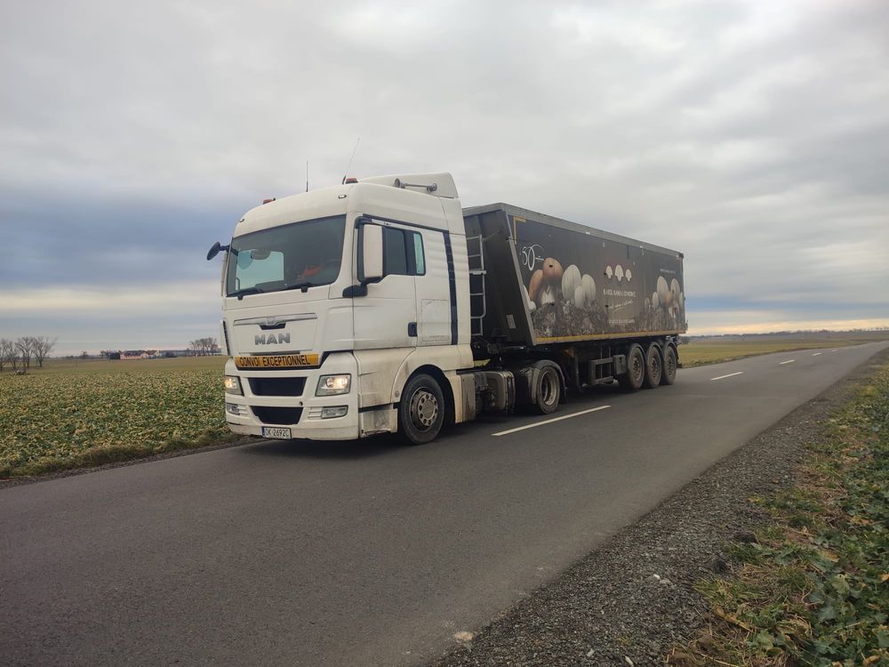 Transport slomy materiałów sypkich plodów rolnych