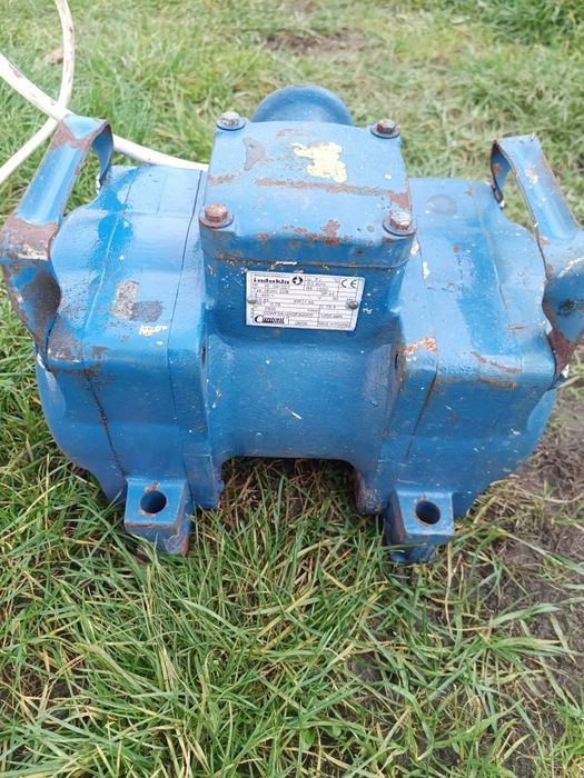 Wibrator elektrowibrator INDUKTA 0.85KW  2900 obrotów