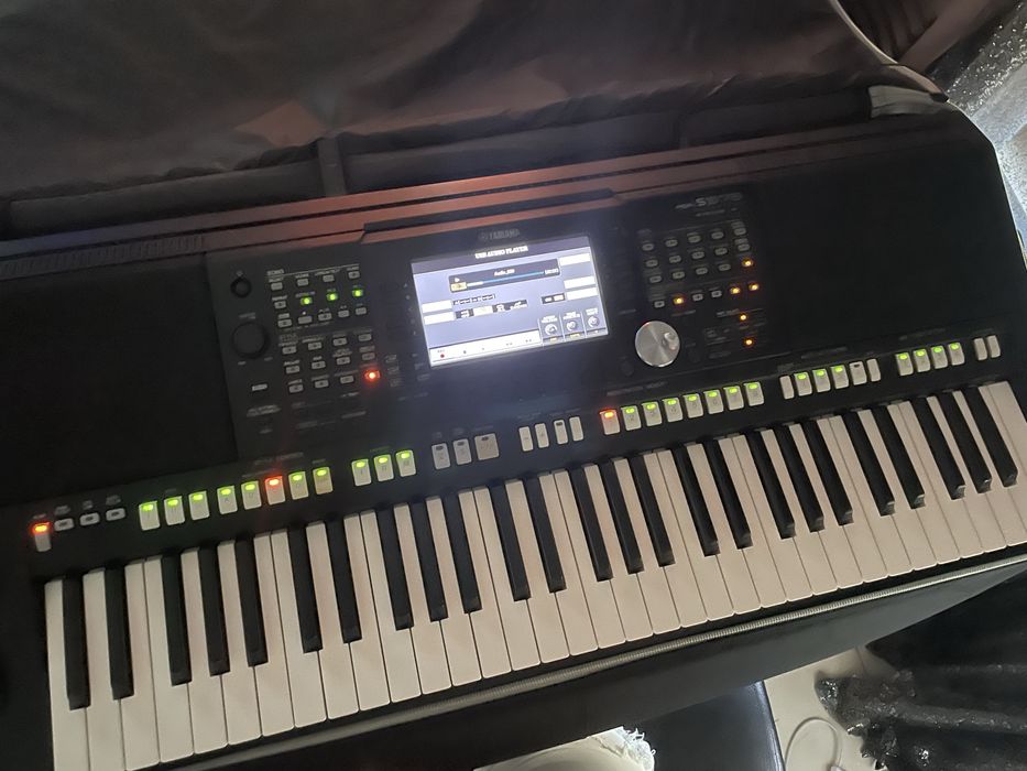 Yamaha PSR S975 piano