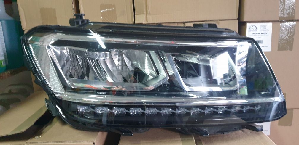 Vw tiguan lampa prawa przód