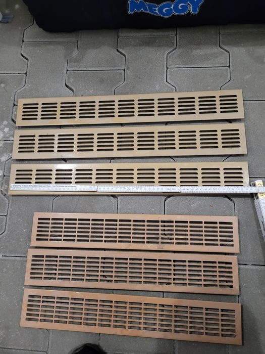 Aluminiowe kratki wentylacyjne. 6 szt. Cena za wszystkie.