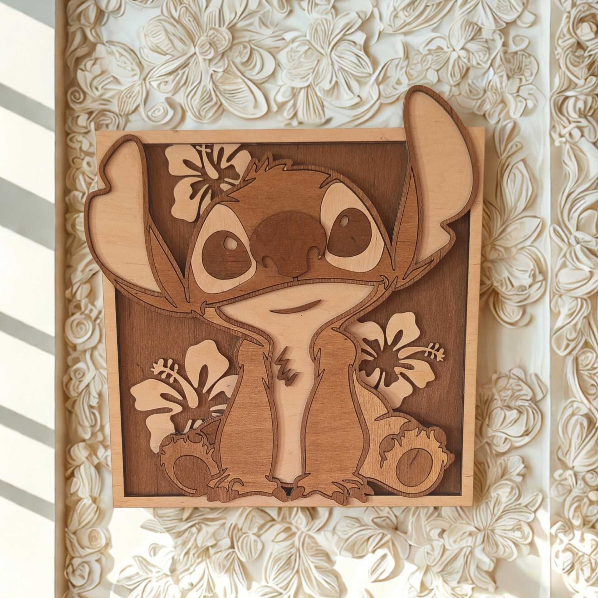 Stitch 3D z drewna 24 cm – Warstwowy obraz handmade