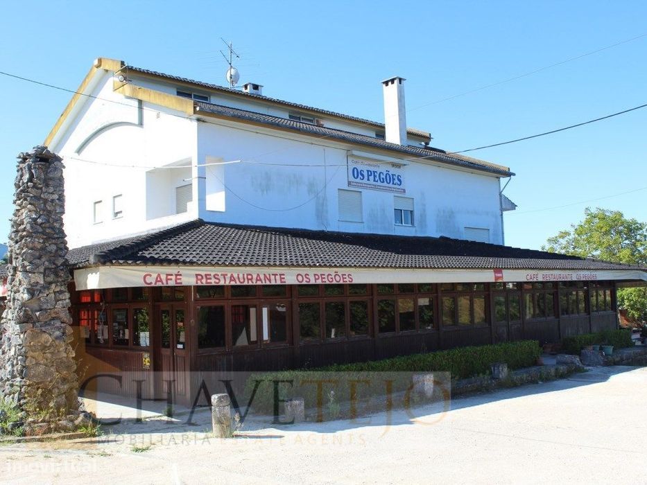 OPORTUNIDADE! Propriedade com habitação, restaurante e armazém pert...