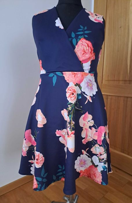 Sukienka rozkloszowana r 42-44