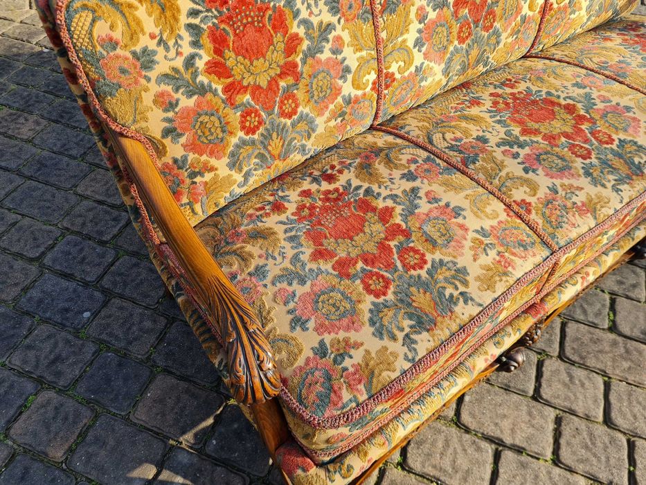 sofa sofka pięknie zdobiona kanapa